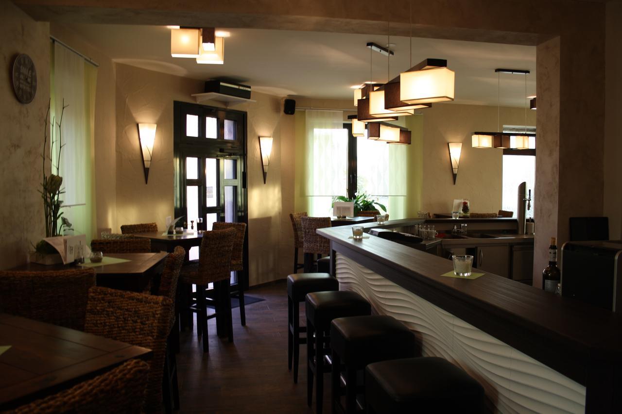Hotel - Bistro - 3-Eck Merchweiler Eksteriør billede