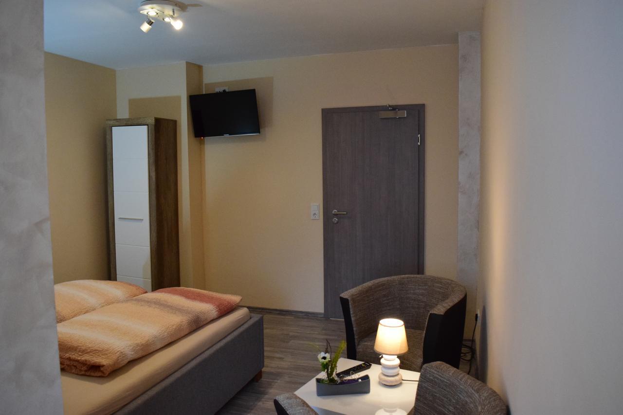 Hotel - Bistro - 3-Eck Merchweiler Eksteriør billede